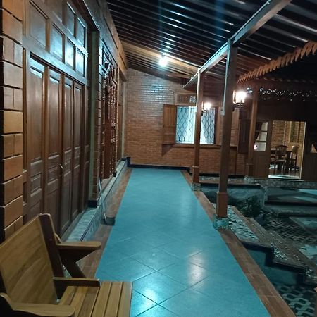 Guesthouse Jogja Omah Punagi สเลมาน ภายนอก รูปภาพ